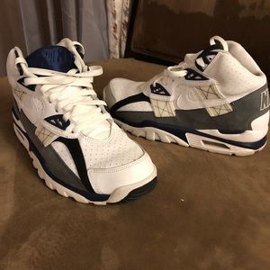 Selling Nike Air Trainer white/navy